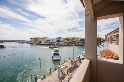 The Marina Hotel - Mindarie - Accommodation BNB 2