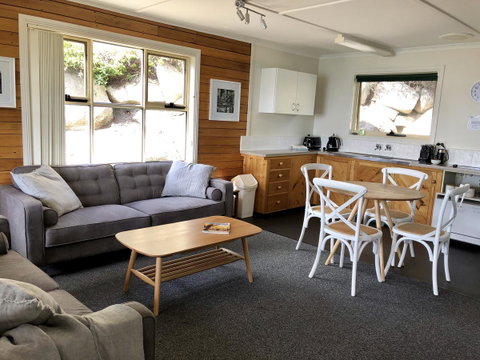 BINALONG BEACH COTTAGE Beachfront At Bay Of Fires Next To Restaurant - Accommodation BNB 2