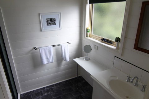 BINALONG BEACH COTTAGE Beachfront At Bay Of Fires Next To Restaurant - Accommodation BNB 7