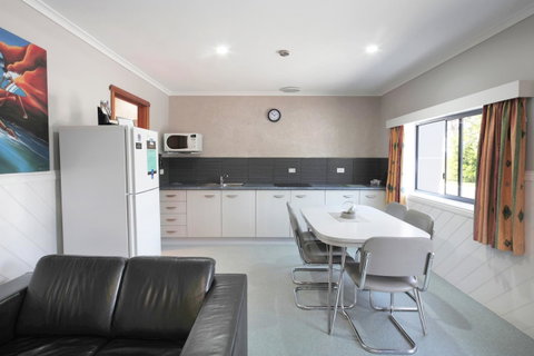 Georges Bay Apartments - Accommodation BNB 38