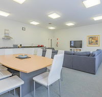 4 Bedroom House - Hobart CBD - Free Parking - Accommodation BNB