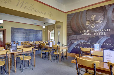 The Richmond Arms Hotel - Accommodation BNB 10