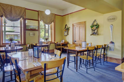 The Richmond Arms Hotel - Accommodation BNB 11