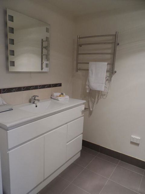 Commodore Regent - Accommodation BNB 24