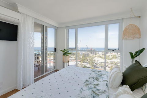 NEW Beautiful 1 Bedroom Beach Views Broadbeach - Accommodation BNB 0