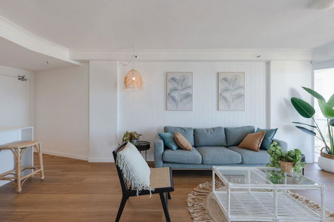 NEW Beautiful 1 Bedroom Beach Views Broadbeach - Accommodation BNB 1