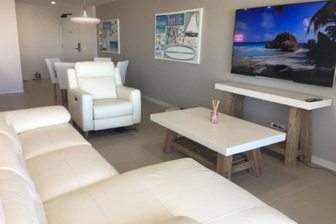 NEW UPMARKET COMFORTABLE 2 Bed, 2 Bath, OCEAN VIEWS, 250m To BUDDINA BEACH! - Accommodation BNB 3