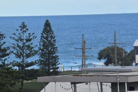 NEW UPMARKET COMFORTABLE 2 Bed, 2 Bath, OCEAN VIEWS, 250m To BUDDINA BEACH! - Accommodation BNB 2