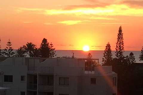 NEW UPMARKET COMFORTABLE 2 Bed, 2 Bath, OCEAN VIEWS, 250m To BUDDINA BEACH! - Accommodation BNB 1