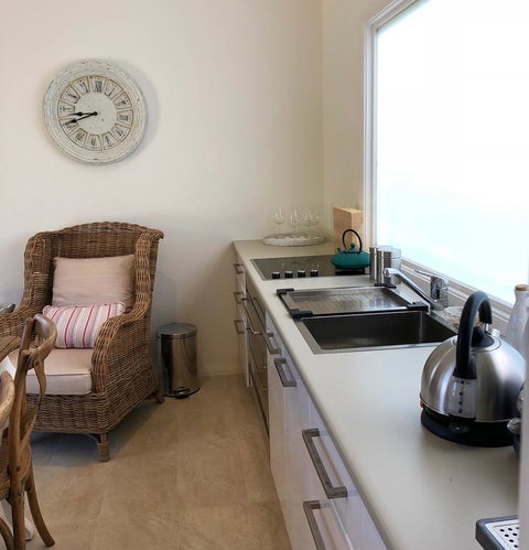 NEW: Tranquil Retreat -The Barn House Ingleside, Northern Beaches - Accommodation BNB 3