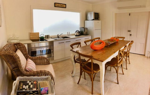 NEW: Tranquil Retreat -The Barn House Ingleside, Northern Beaches - Accommodation BNB 2