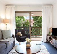 Newly-furnished 2-Bed Apartment with Gym and Pool - Accommodation BNB