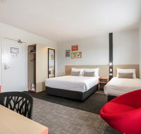 Nightcap at Camp Hill Hotel - Accommodation BNB