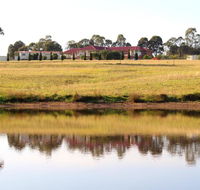 Noble Willow Studio Lovedale. Spacious with views and pool - Accommodation BNB