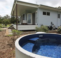 Noosa Hinterland Country Cottage 'Tru-Blu' - Accommodation BNB