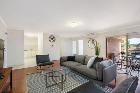 North Ryde Self Contained 2 Bed Apartment (37CULL) - Accommodation BNB 1