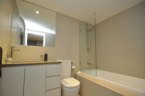 NORTH SYDNEY FULLY SELF CONTAINED MODERN 2 BED APARTMENT (16WAL) - Accommodation BNB 3
