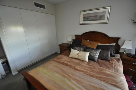NORTH SYDNEY FULLY SELF CONTAINED MODERN 2 BED APARTMENT (16WAL) - Accommodation BNB 2