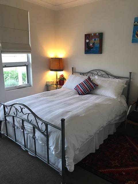 Not Quite The Ritz - Accommodation BNB 0