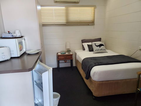 O'Sheas Windsor Hotel - Accommodation BNB 1