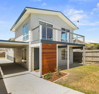 Ocean Chill 10 Minutes Drive to Phillip Island Pet Friendly Family Home Sleeps 8 - Accommodation BNB
