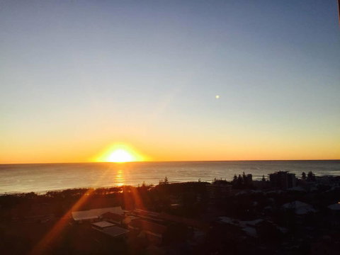 Ocean Views In The Heart Of Broadbeach - Accommodation BNB 2