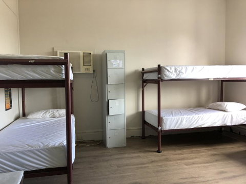 Ozi Inn Backpackers - Accommodation BNB 1