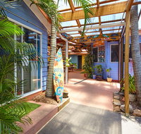 Ozzie Pozzie Backpackers - Port Macquarie YHA - Accommodation BNB