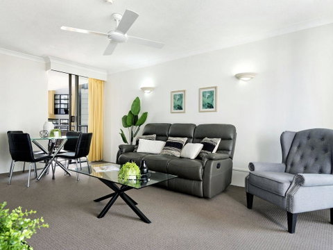 Pacific Resort In The Heart Of Broadbeach - Accommodation BNB 1