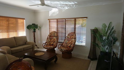 Palm Lakeside Holiday Home - Bowen, Whitsundays, Queensland - Accommodation BNB 2