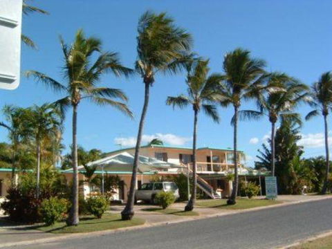 Palm View Holiday Apartments - Accommodation BNB 0