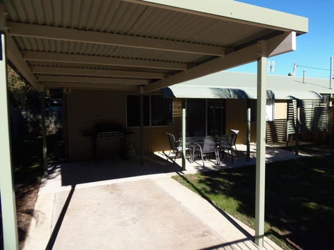 Palmgrove 2 - Rainbow Beach, Pet Friendly, Fully Fenced, Air Conditioned, Five Minutes To Beach - Accommodation BNB 3