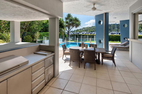 Pavilion 2 Luxury 4 Bedroom 3 Bathroom With Inground Pool And Gold Buggy - Accommodation BNB 2