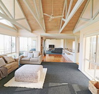 Pelican Lake Holiday House - Accommodation BNB