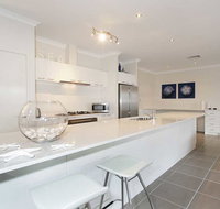 Penguin 4 Bedroom House by Shoalwater Executive Homes - Accommodation BNB