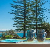 PERFECTLY POSITIONED BEACHFRONT APARTMENT-GREAT LOCATION WITH OCEAN VIEWS - Accommodation BNB