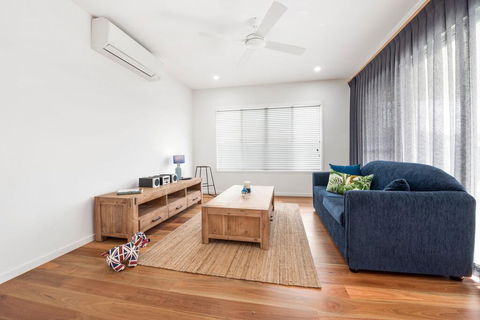 Pet Friendly, New House Peregian Breeze Drive, Peregian Beach - Accommodation BNB 2