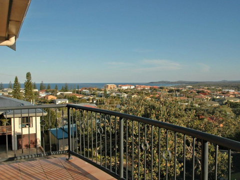 Phoenix Terrace -townhouse Yamba - Accommodation BNB 0
