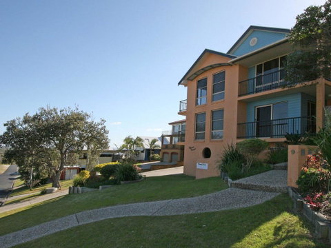 Phoenix Terrace -townhouse Yamba - Accommodation BNB 2