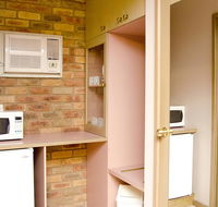 Pines Country Club Motor Inn - Accommodation BNB