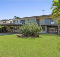 Private Abode and Handy location with a pool - Accommodation BNB