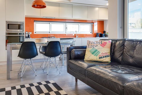 Professional Apartment 15 Minutes From CBD - Accommodation BNB 2