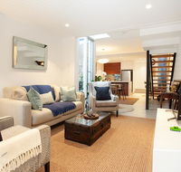 Quiet Family Home With Garden Courtyard Near Cafes - Accommodation BNB
