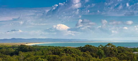 Rainbow Breezes 4 - Rainbow Beach, Townhouse With Breath-taking Ocean Views To Fraser Island - Accommodation BNB 1
