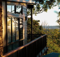 Rainforest Gardens - Luxury Hillside Chalets with Views to Bay  Islands - Accommodation BNB
