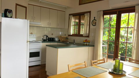 Ravensbourne Escape - Cedar Lodge - Accommodation BNB 1