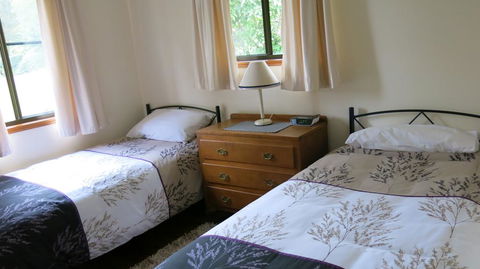 Ravensbourne Escape - Cedar Lodge - Accommodation BNB 3