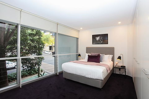 Refined Apartment Close To Nightlife, Restaurants With Car Space - Accommodation BNB 2