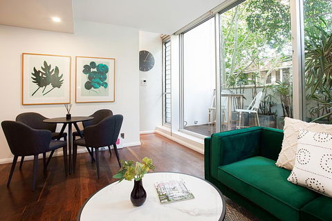 Refined Apartment Close To Nightlife, Restaurants With Car Space - Accommodation BNB 1