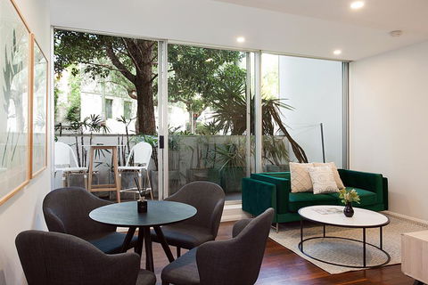 Refined Apartment Close To Nightlife, Restaurants With Car Space - Accommodation BNB 0